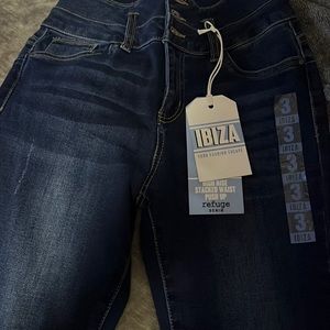 Women’s push up jeans to create that perfect look high rise